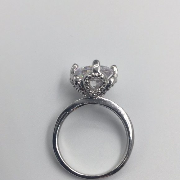 4 CARAT ROUND AAA CUBIC ZIRCONIA 925(Silver) RING - Picture 3 of 6